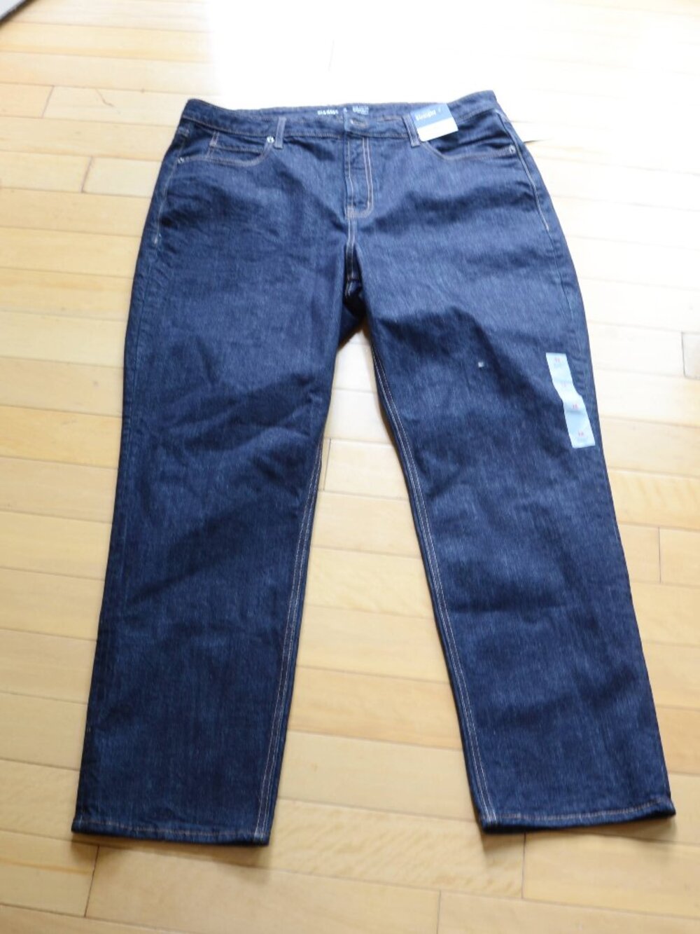 Old Navy Extra High Rise Straight Leg Jeans Size 18 NWT